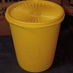 Vintage Tupperware Servier Harvest Gold #809-8, #810-8